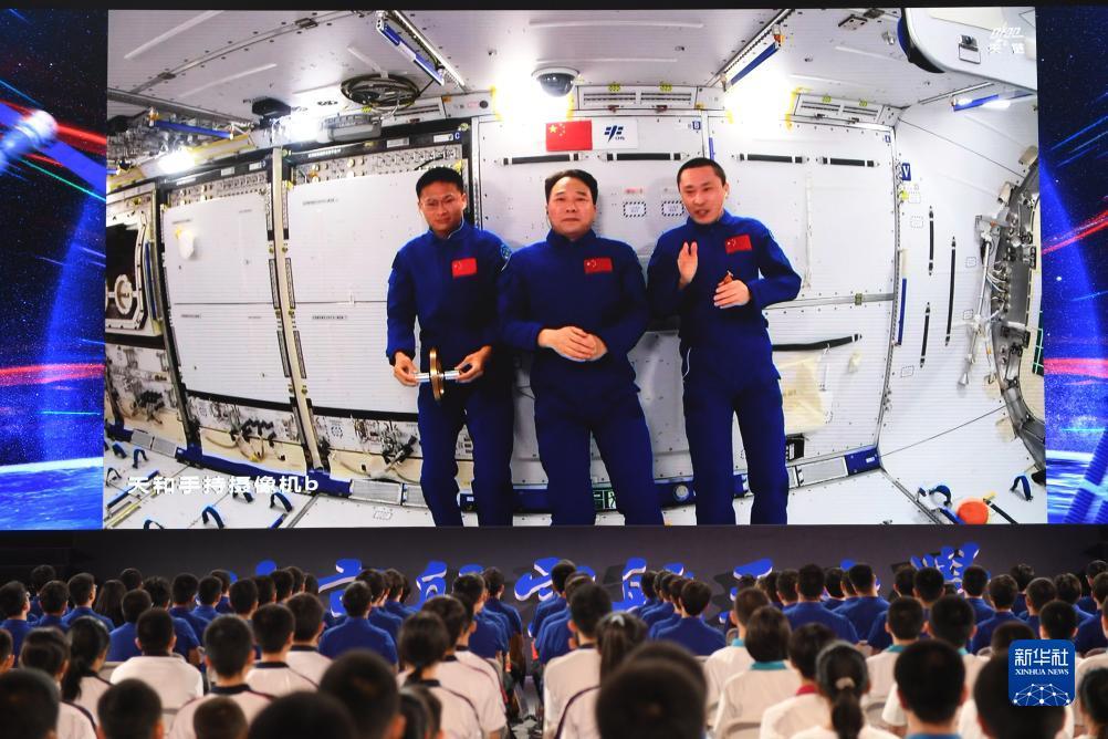皇冠手机登录测速网址